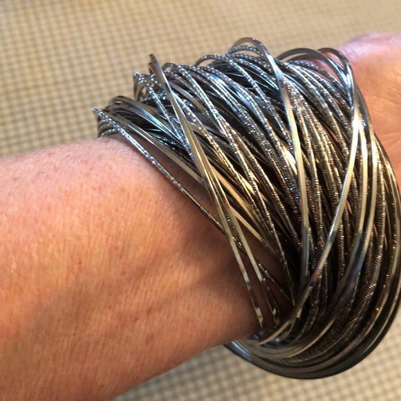 Multiple Bangles (75+) Silver Tone Sparkle Interlocking Metal  Lightweight- #421 - Picture 4 of 5